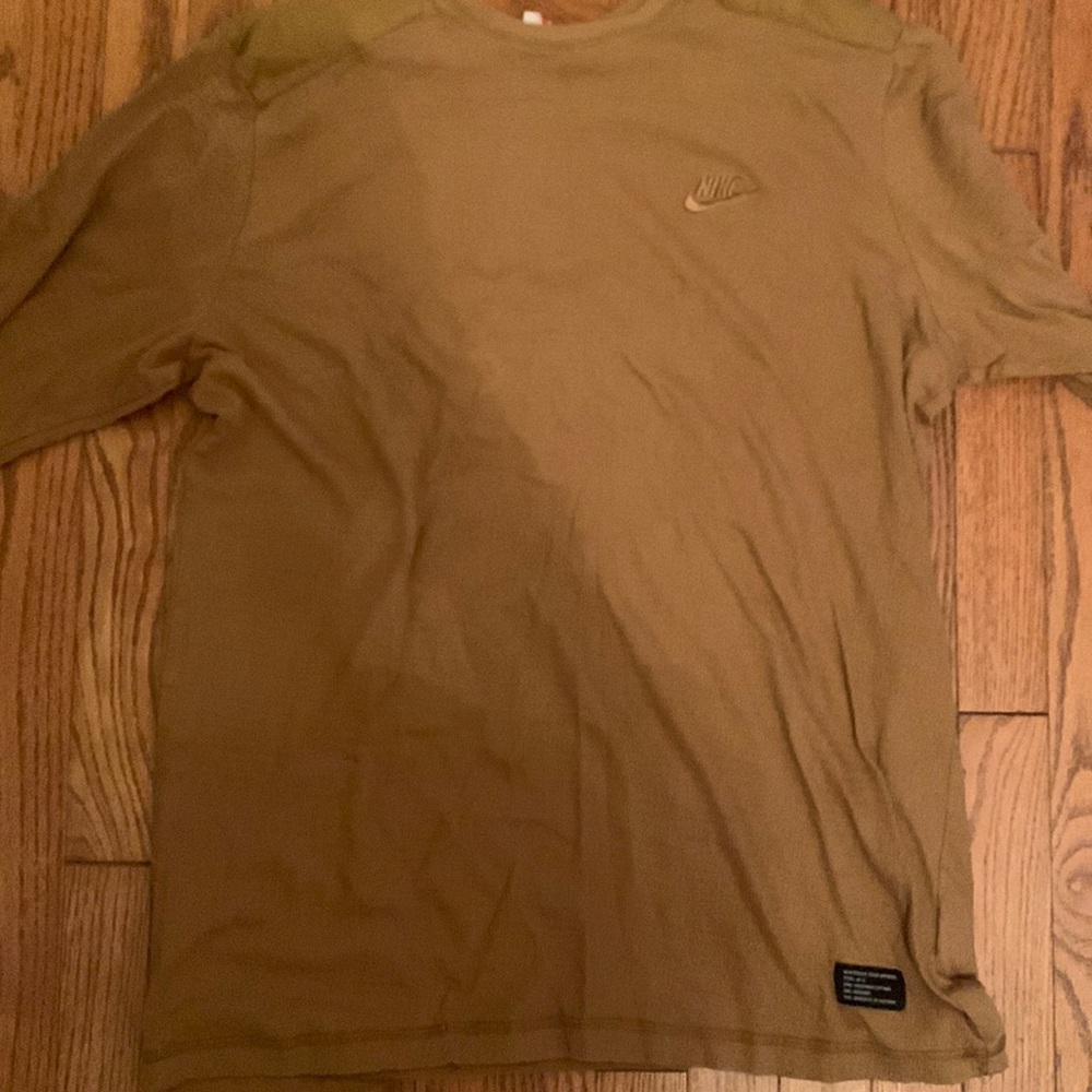 XL nike apparel winterized goddess of victory